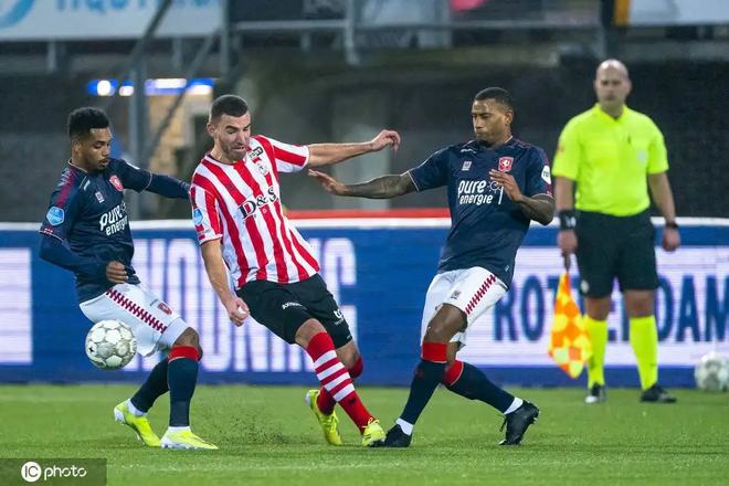 场中的吸引 场中的吸引