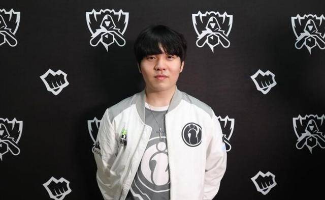 张拘谨到后 张拘谨到后